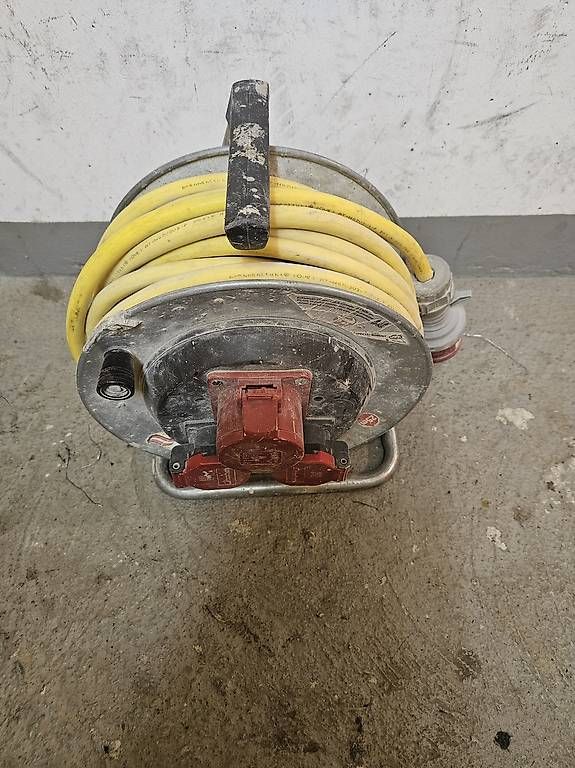 Electrotechnique: Enrouleur électrique  – D'occasion à Echallens par Youpi