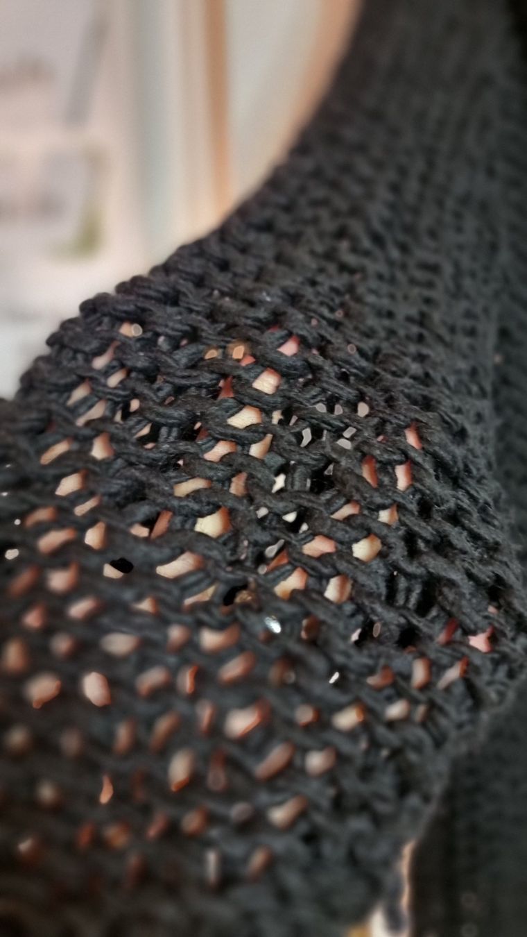 Maglioni & Felpe: Schwarzer Grobstrickpullover, Rollkragen, Gr. 38/40 – Usato da Wald ZH venduto da CapLux 3