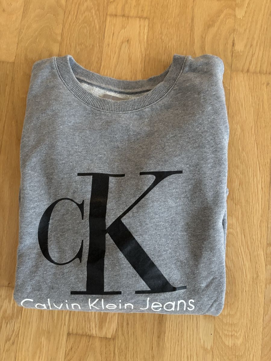 Calvin Klein Pulls & Sweat-shirts: Calvin Klein Jeans Pullover, Grau, Top Zustand, Grösse L – D'occasion à Geiss par hansruedi005 1