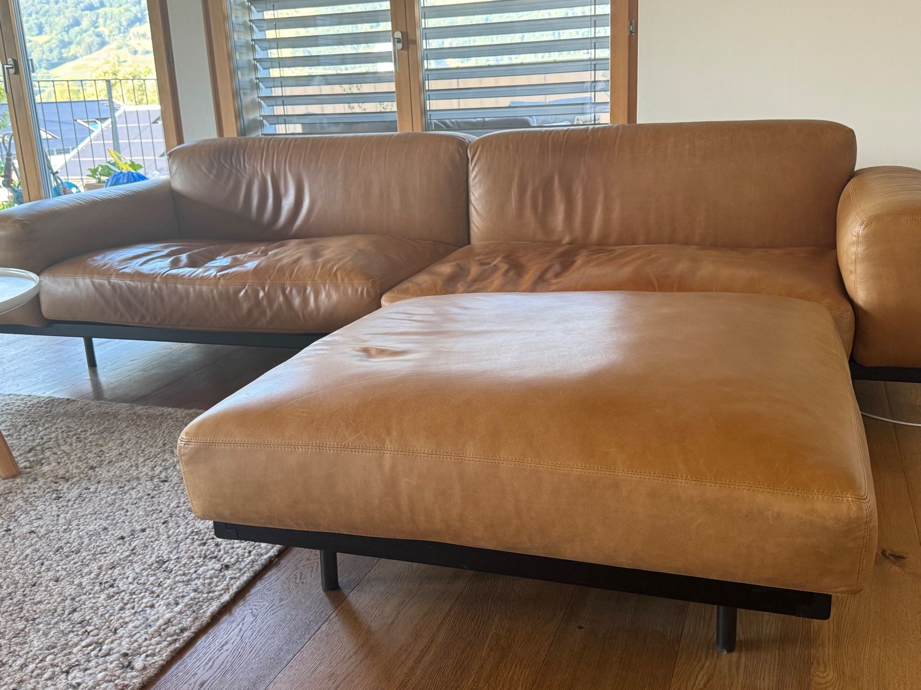 Sofas: Design-Ledersofa Naviglio mit Pouf – Gebraucht aus Maienfeld von inagrella 5