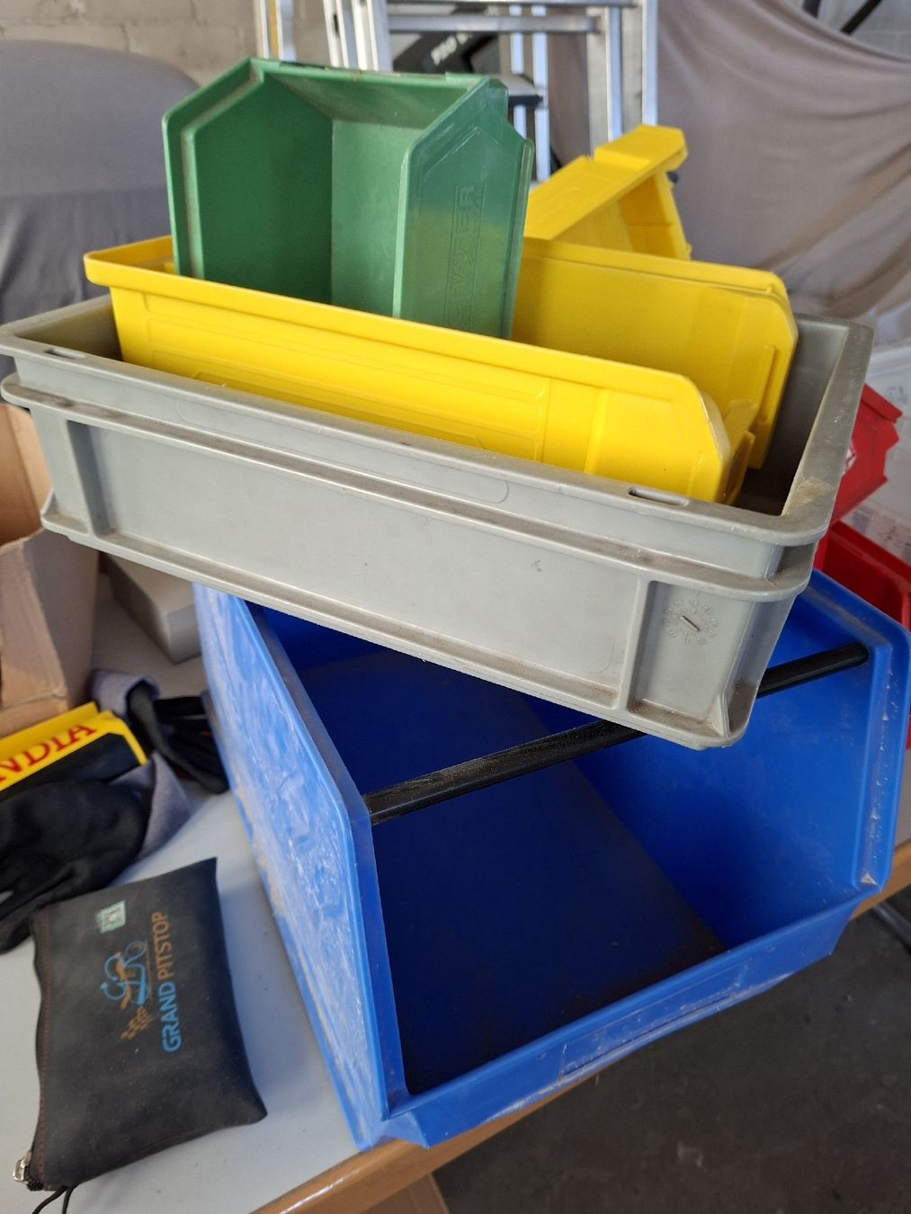 Contenitori & Simili: Sortiment Sichtlagerboxen diverse Farben gebraucht – Usato da Oberhasli venduto da Cortina 1
