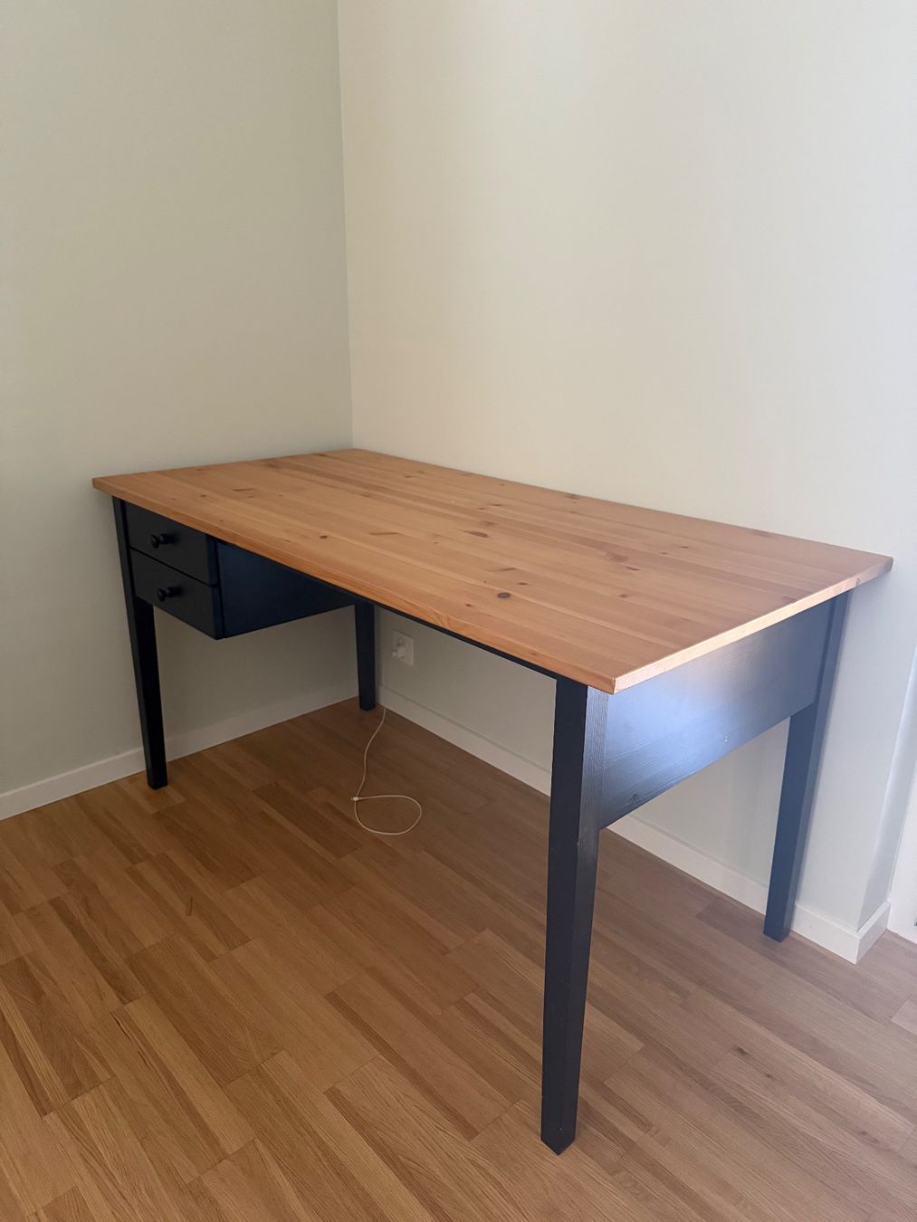 Ikea Scrivanie: IKEA Schreibtisch – Usato da Aarau venduto da kkfeliz 1