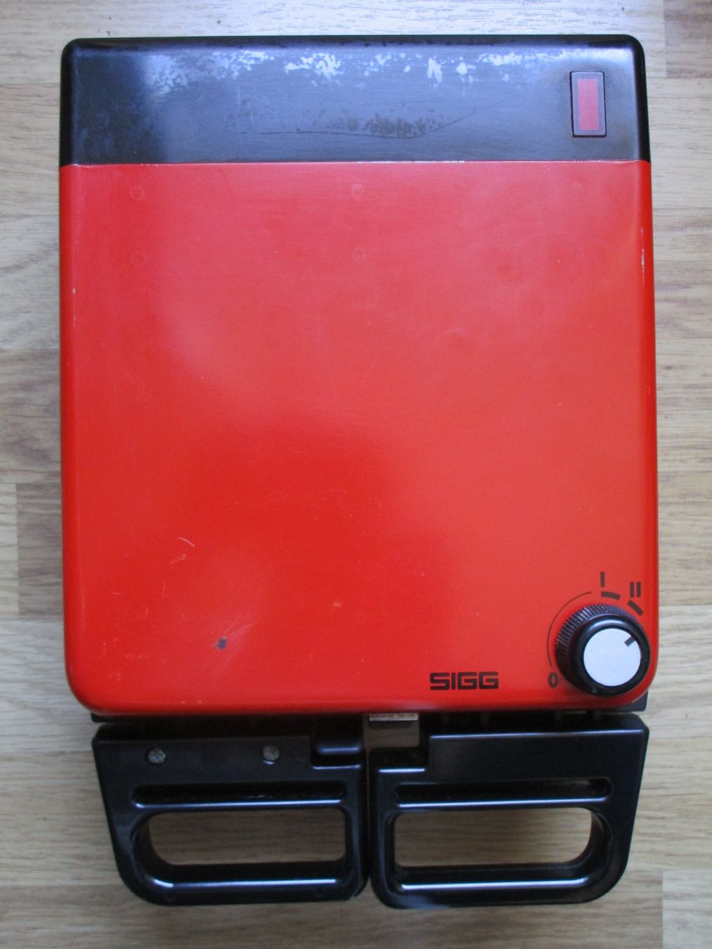 Sigg Elettrodomestici da cucina: SIGG  Brezel/Waffeleisen rot – Usato da Heimberg venduto da Lupo57