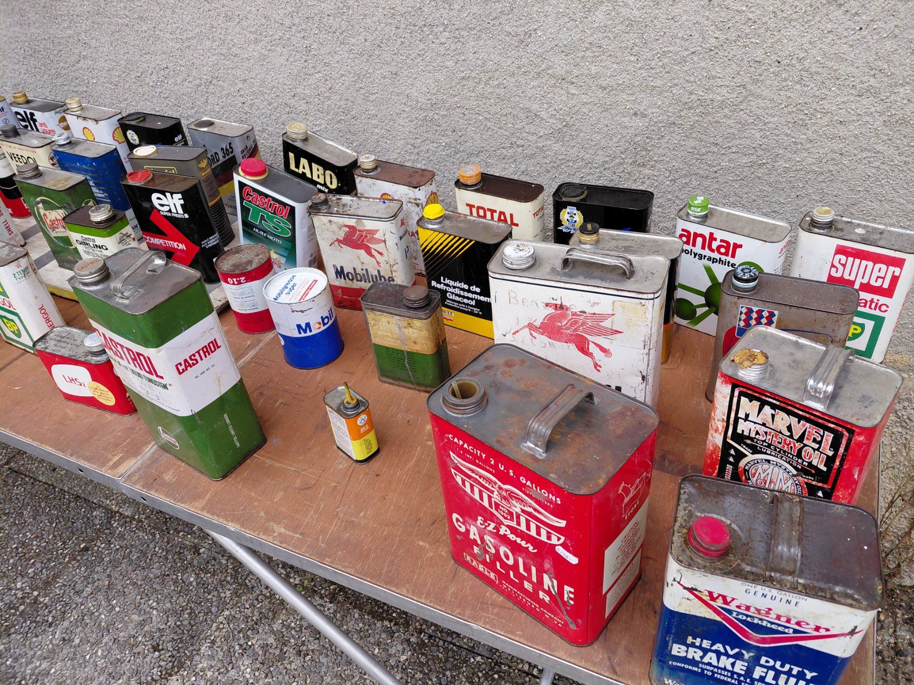 Accessori per altri veicoli: Collection de bidons d'huile – Usato da Noiraigue venduto da pel_ny7d 2