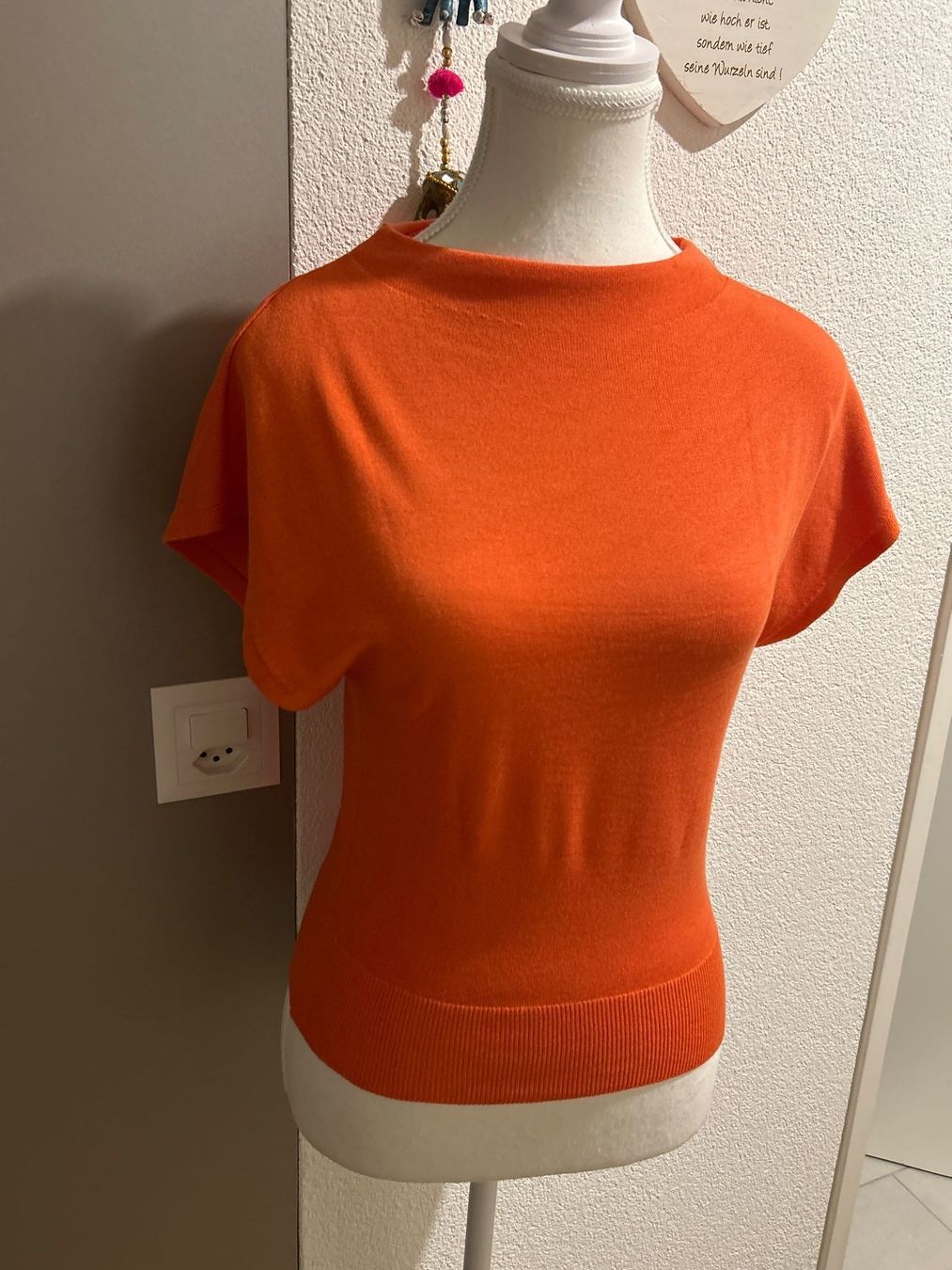 Pullover & Sweatshirts: Damen  Feinstrick-Pullover orange mit Kappenärmeln – Gebraucht aus Brunnen von Nala2929 2