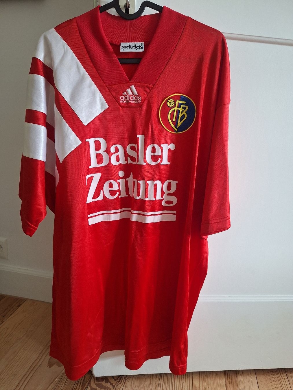 Adidas Canottiere & Pantaloni: FC Basel Trikot 1993/94 – Usato da Riehen venduto da bbb34