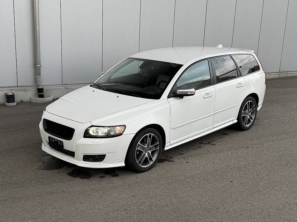 Automobili: Volvo V50 D5 R-Design – Usato da Ursenbach venduto da flueckigeraedu1