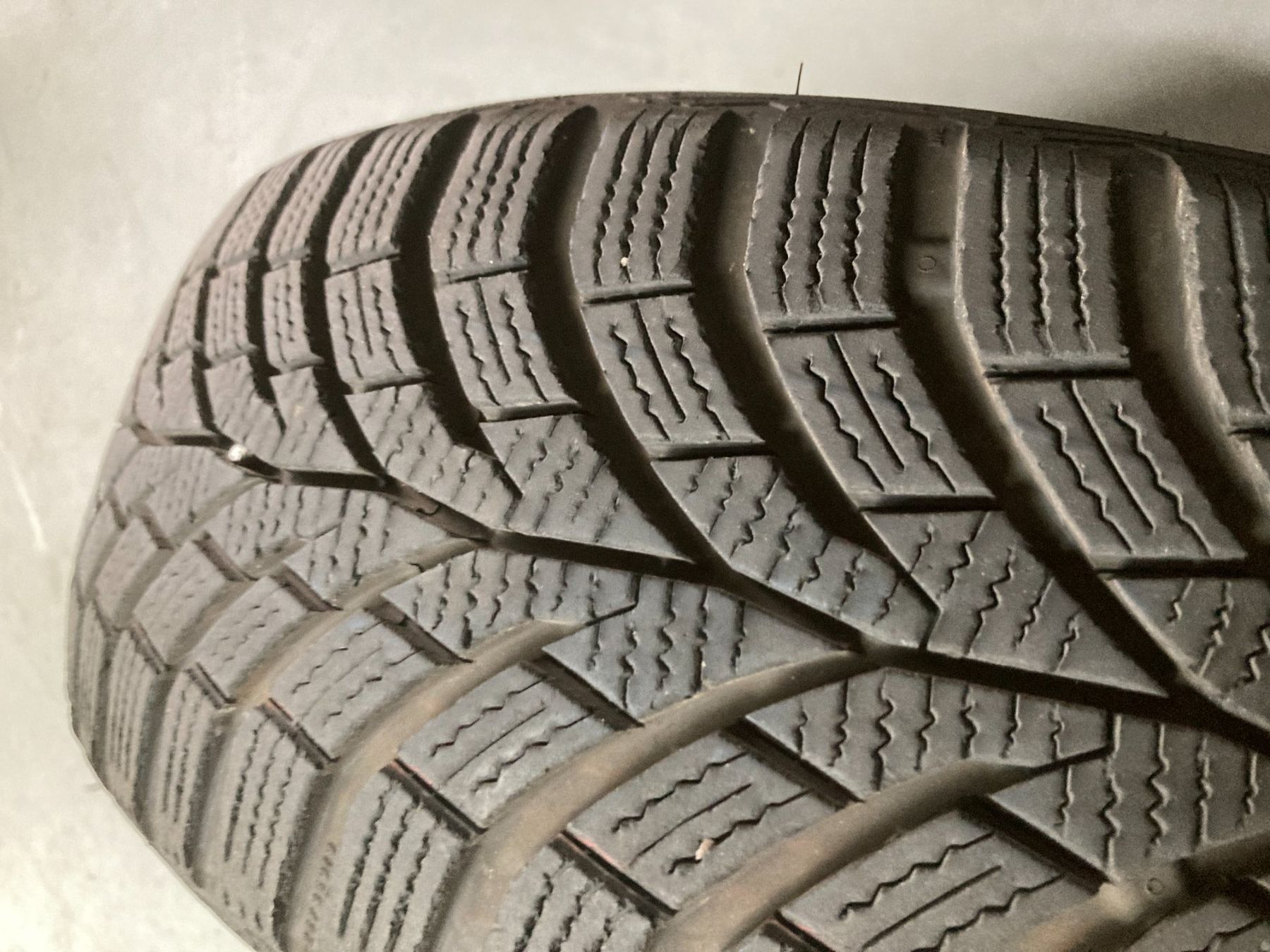 Continental Pneus & Kompletträder: 195/65R15 Winterpneu Continental – Gebraucht aus Cham von WB2223 5