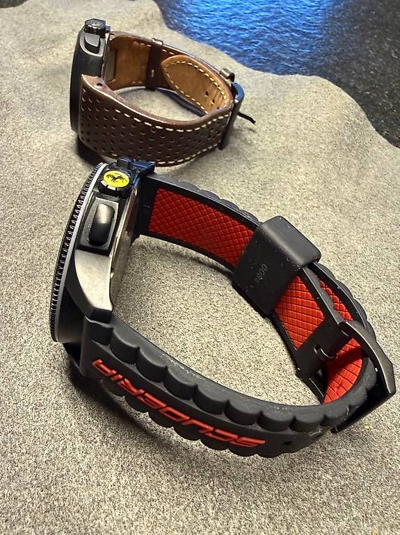 Orologi: 3 Montres Ferrari  – Usato da Ecuvillens venduto da VsterVince 1