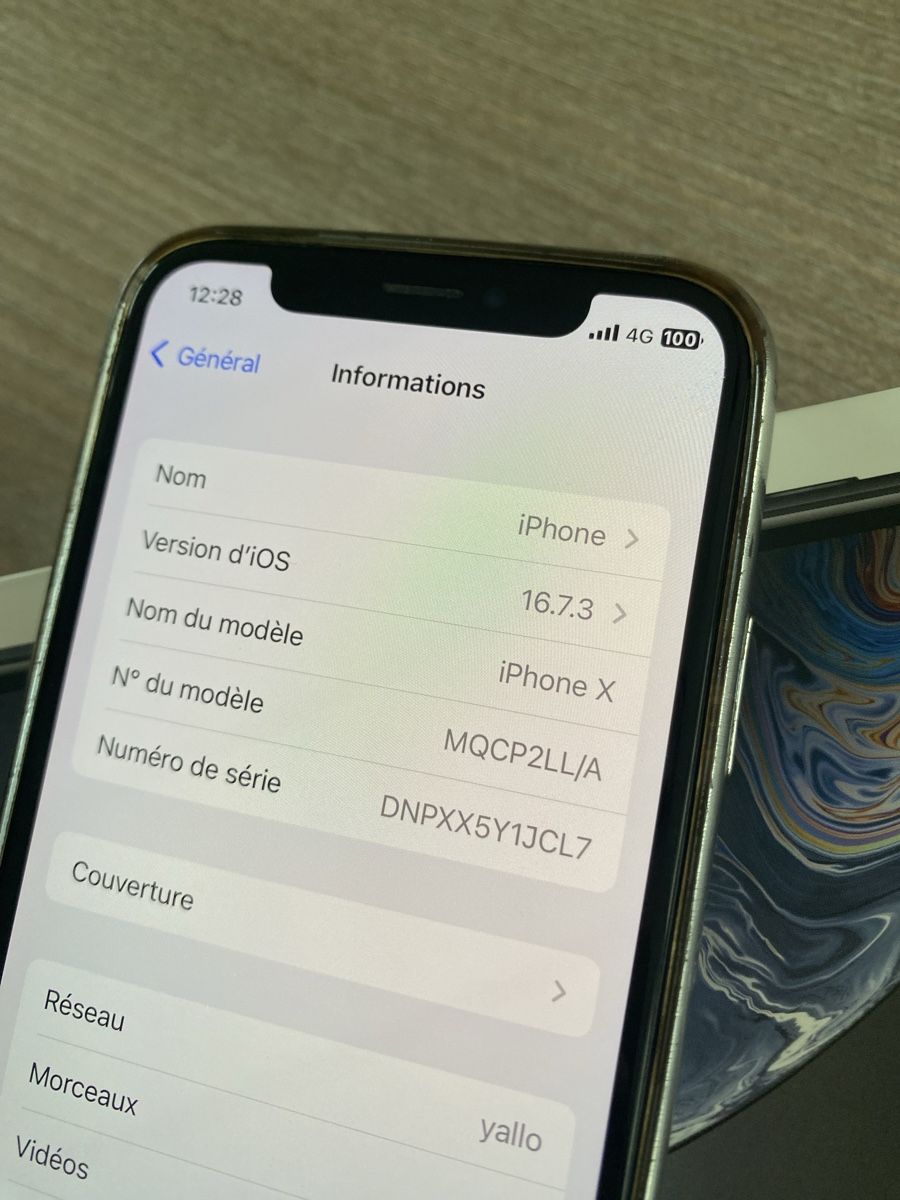 Apple Handys / Smartphones: iPhone X 256GB Silver + étui Guess – Gebraucht aus Delémont von Emi-98 6