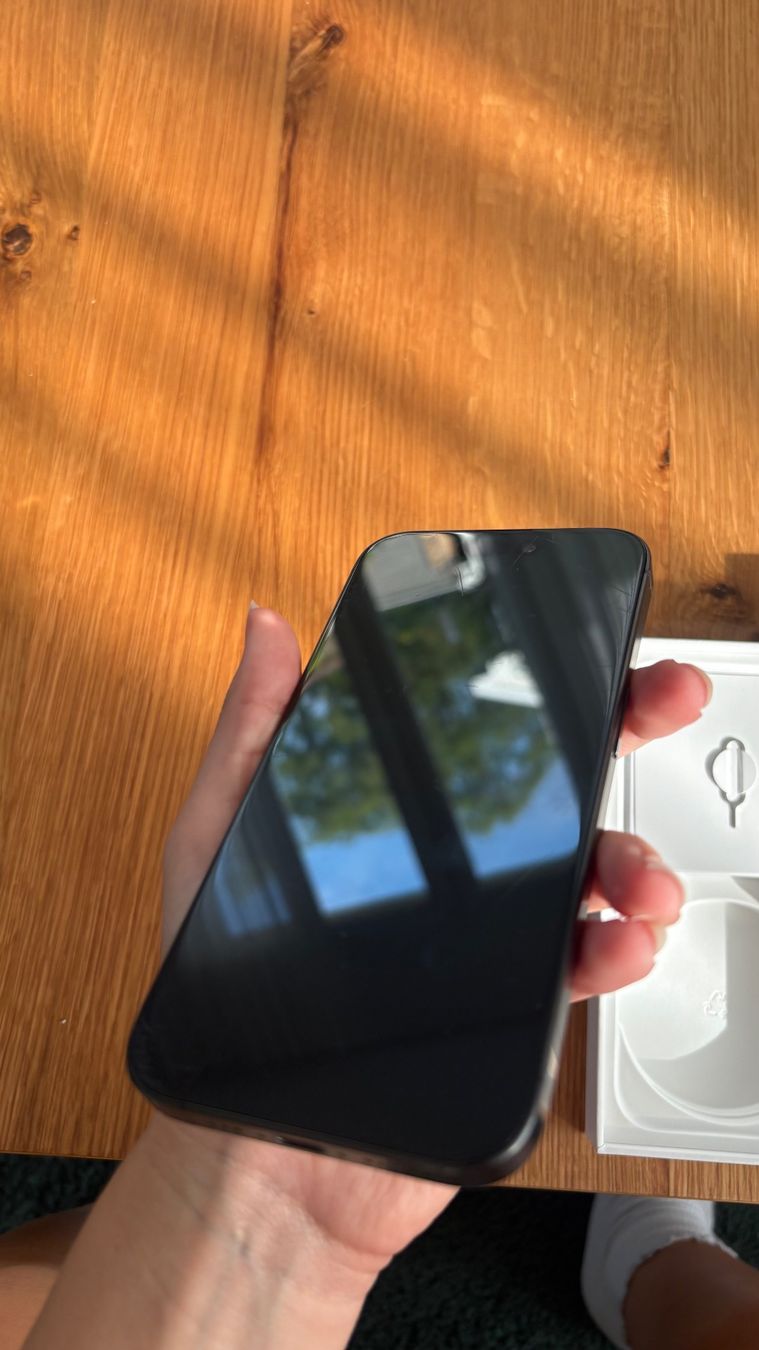Apple Telefoni cellulari / Smartphones: Iphone 15 Pro Schwarz 128 GB – Usato da Egnach venduto da Julia6 4