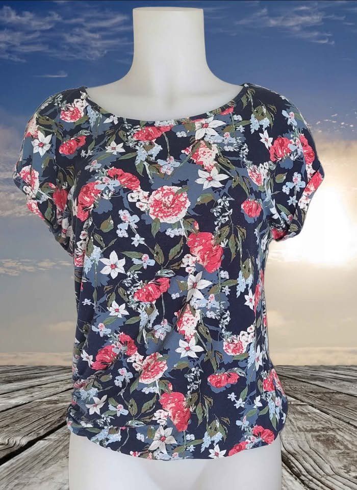 Tom Tailor T-shirt: Blumen Shirt Tom Tailer – Nuovo (secondo la descrizione) da Aarburg venduto da Hystoria 2