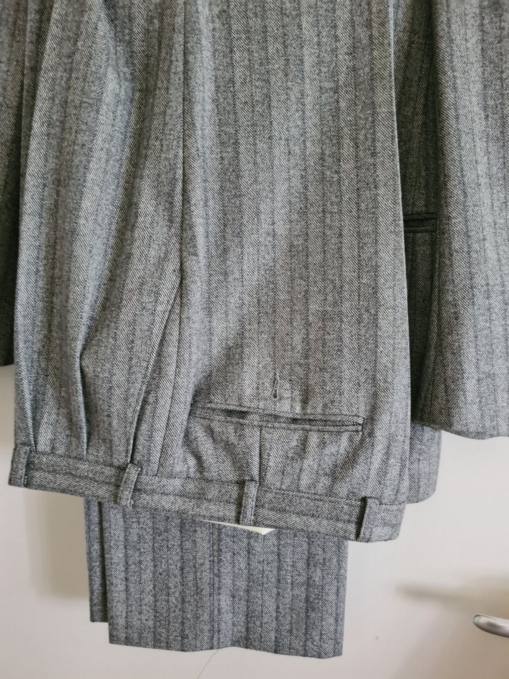 Completi: Anzug komplettes Set wenig benutzt – Usato da Kriens venduto da nello-1 1