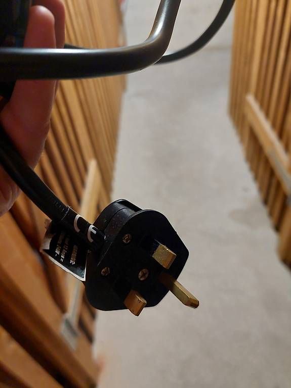 Unità & Adattatore: Surge protected multi plug UK type and adaptors – Usato da Baar venduto da vpa_q7mw 1