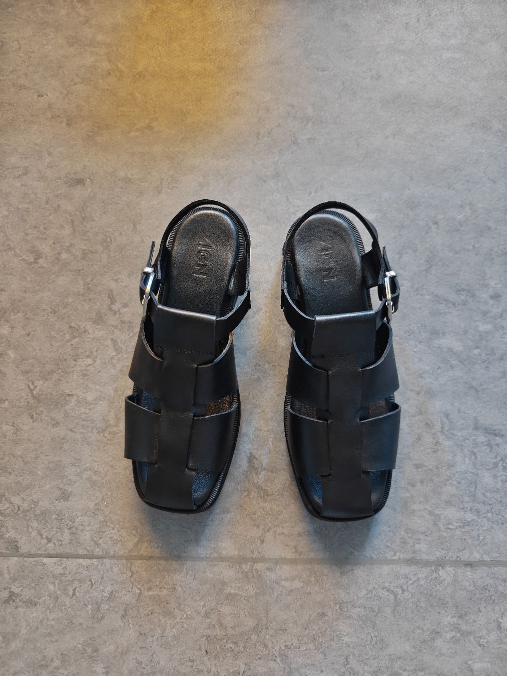 Damenschuhe: black leather sandals  – Neu (gemäss Beschreibung) aus Zürich von seconda_chance 2