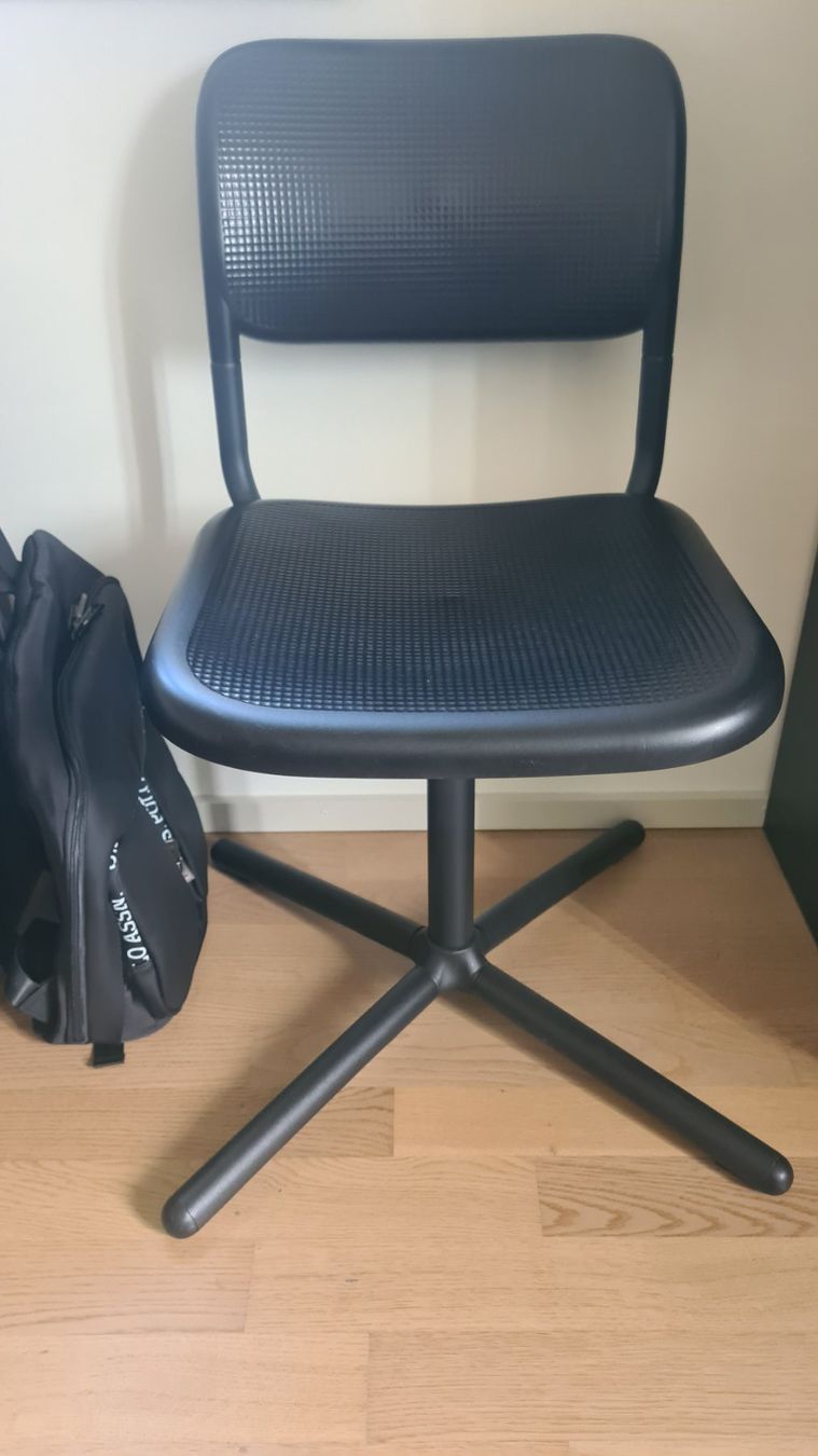 Ikea Sedie: Black chair x2 - Gratis – Usato da Embrach venduto da mba_ttk7