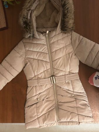 Winterjacke Mädchen Gr. 116 mit Gürtel und Kapuze wie neu