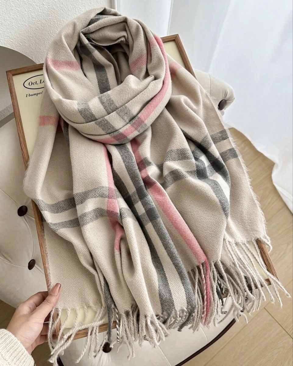 Foulard & Sciarpe: Écharpe – Nuovo e nell'imballaggio originale da Châtel-St-Denis venduto da Montclair_Swiss 3