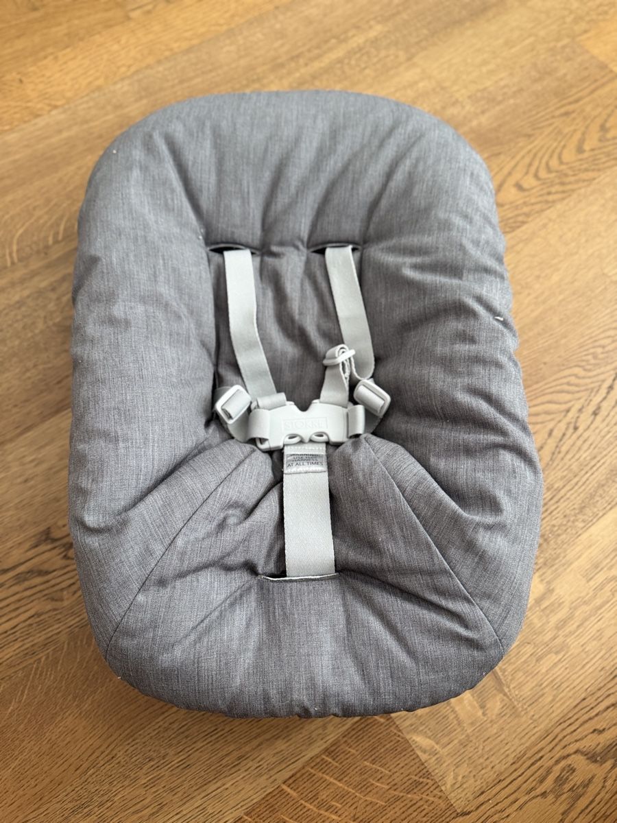 Stokke Seggioloni: STOKKE Tripp Trapp Newborn Aufsatz – Usato da Pfäffikon ZH venduto da michi_fluck 1