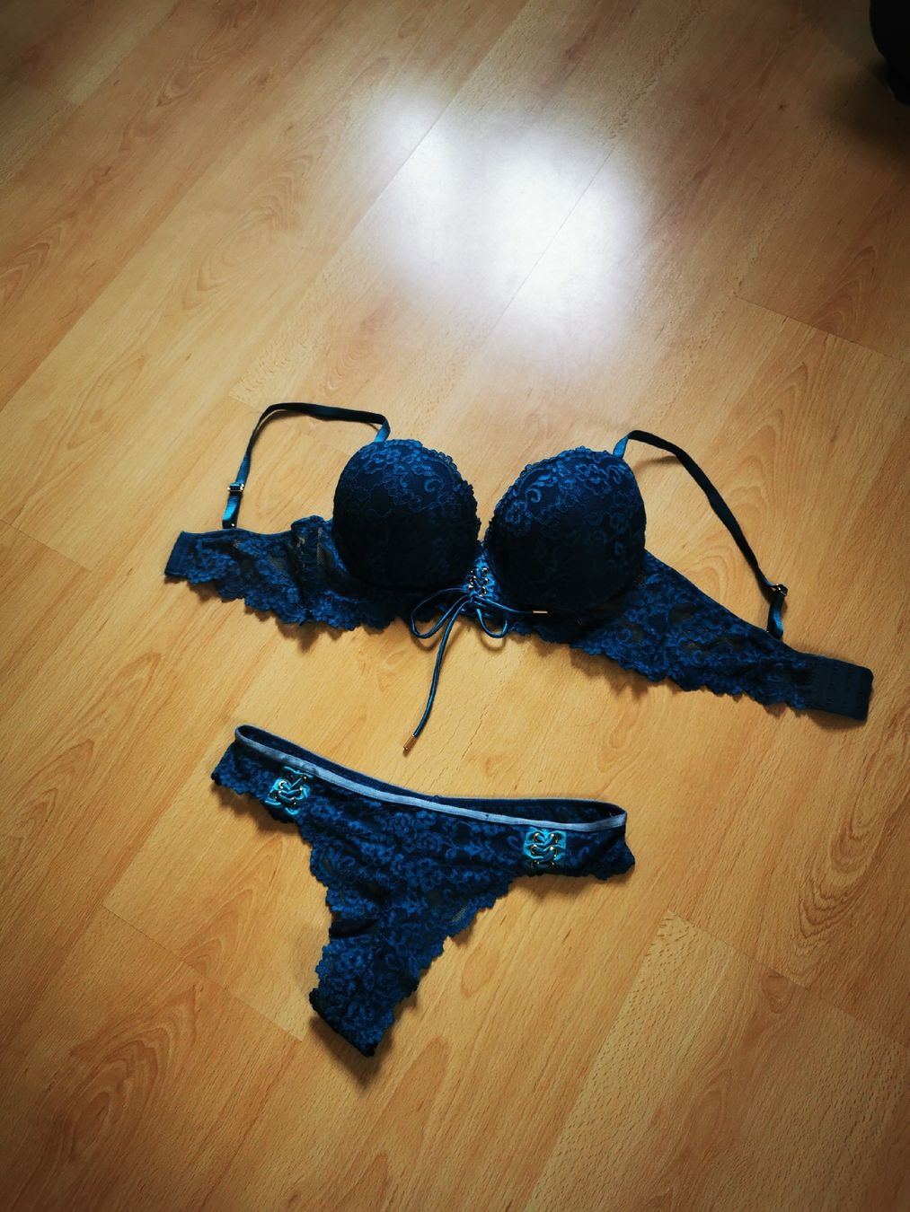 Altra biancheria intima: Dunkelblaues Dessous-Set mit Spitze, Grösse 75C/M – Nuovo (secondo la descrizione) da Balsthal venduto da Leila_Luna