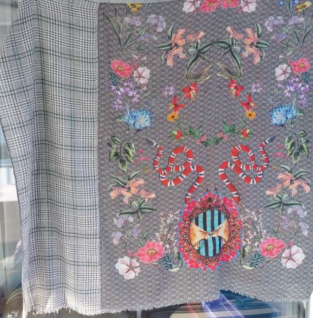 Schal MAX MARA,108x195 cm,neuwertig, 160 Fr.