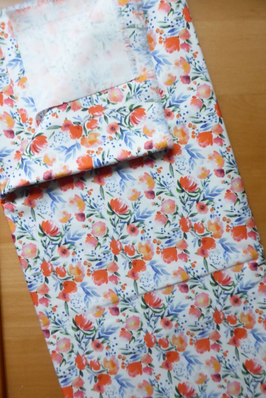 Tessuti: Patchwork - BW blau-orange-weiss Blumenmuster - 50 x 72 cm – Nuovo (secondo la descrizione) da Brunnadern venduto da pinkfaden