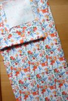 Patchwork - BW blau-orange-weiss Blumenmuster - 50 x 72 cm