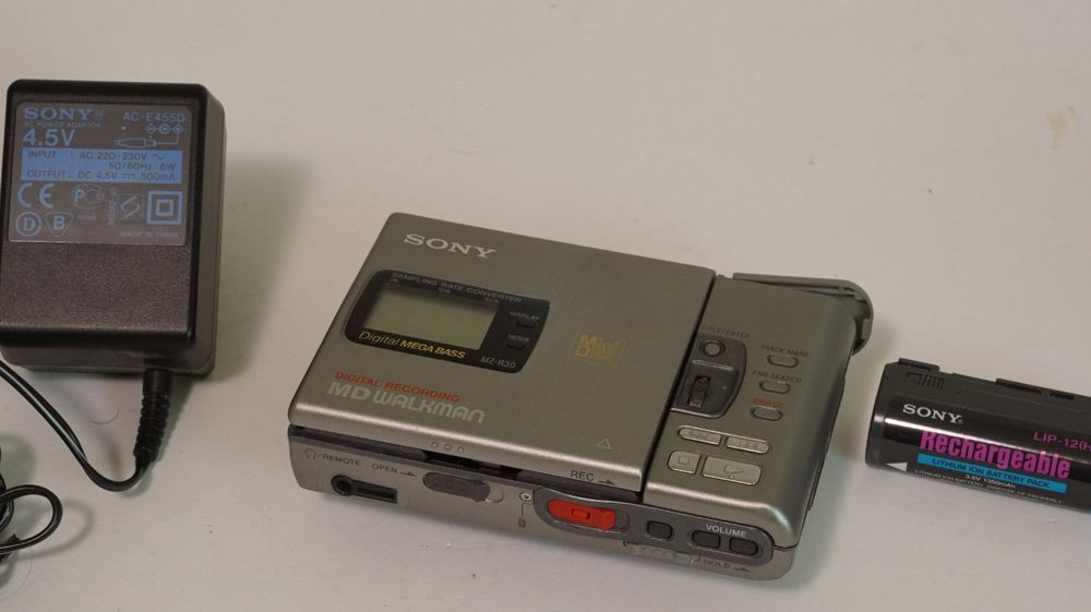 Sony MD Walkman Modell MZ-R30 (Mini Disc) mitLade/Netzgerät | Kaufen ...