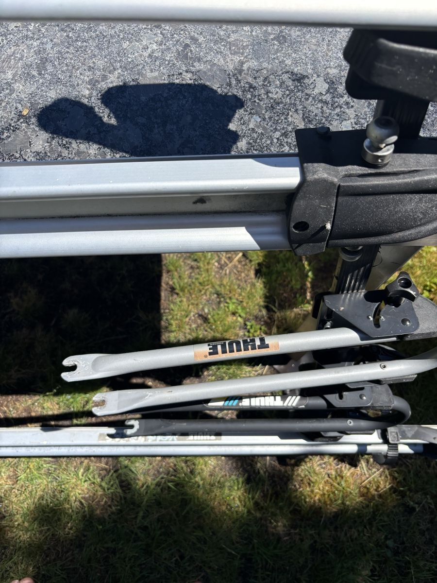 Thule Portapacchi: Thule Dachträger mit drei Thule Velo Trägerelementen – Usato da Wabern venduto da vou 1
