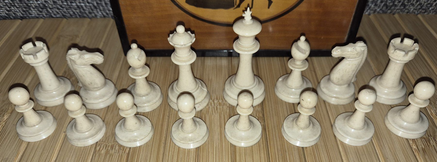 Giochi: Antike Schachfiguren in dekorativer Box – Usato da Basel venduto da Kurioses 1