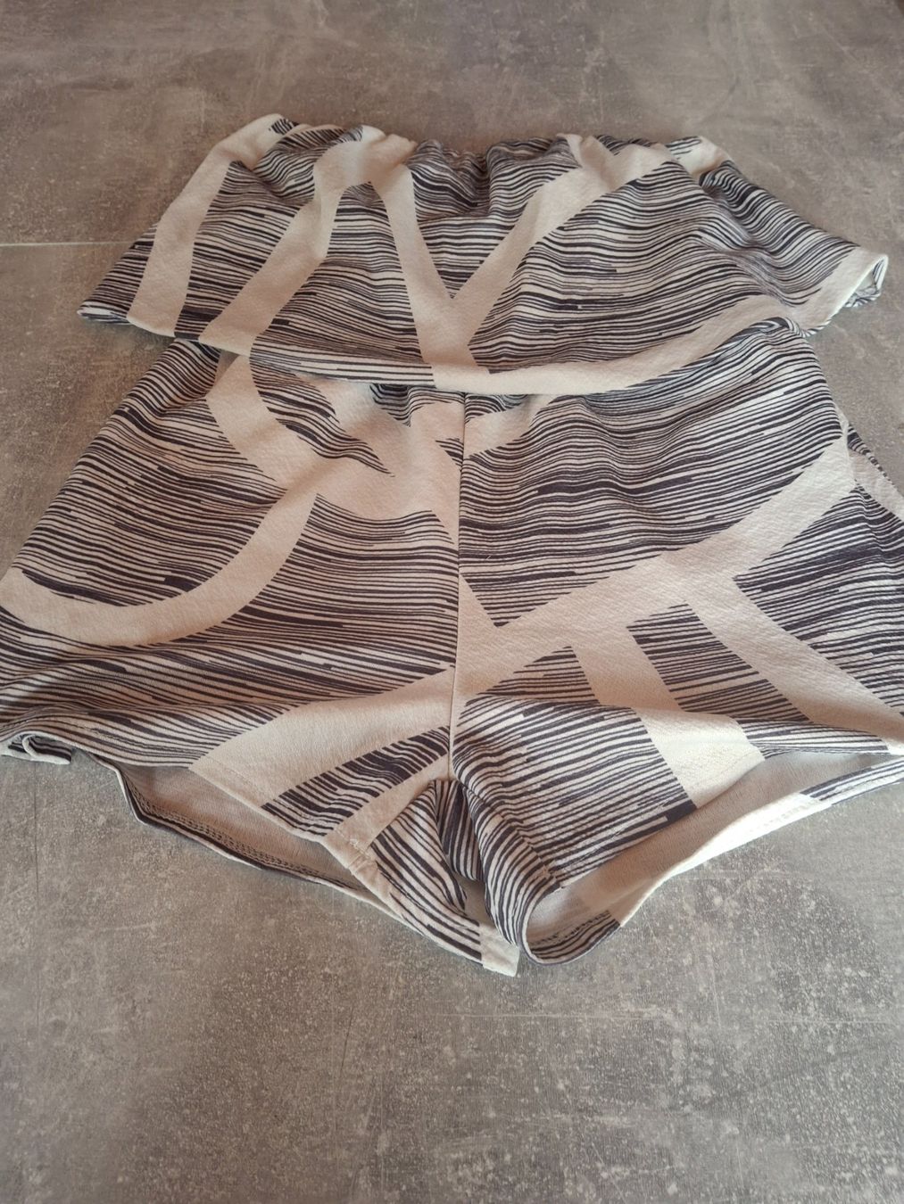 Hosen: Short original avec volant sur le haut taille S – Gebraucht aus Villiers von san_jn5w 5