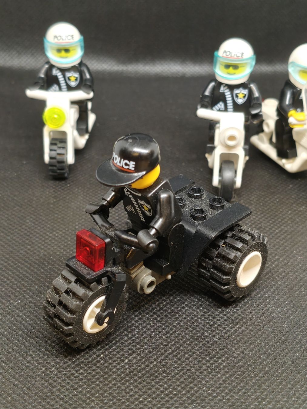 Lego Giocattoli: LEGO Polizei Motorrad-Set 4 Minifiguren – Usato da Wangen an der Aare venduto da RetroKontor 2