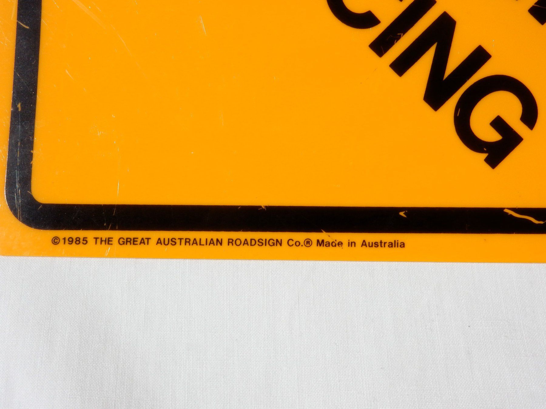 Insegne: **GROSSES AUSTRALISCHES SCHILD "DOLPHINS SURFACING"** – Usato da Zürich venduto da Holzbolzen 2