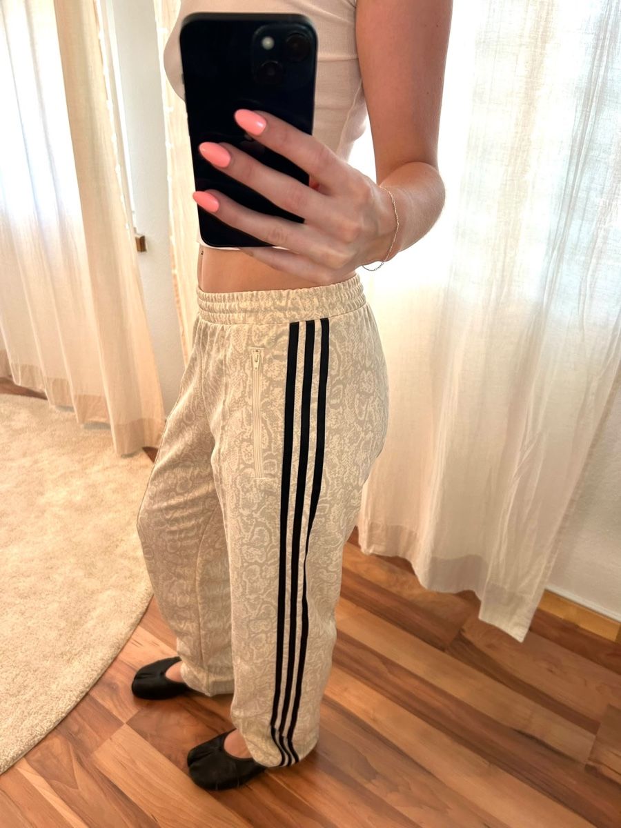 Adidas Pantaloni: adidas trackpants snakeskin optic white/grey – Usato da Dietlikon venduto da leaaasells 1