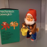 mech. Spielzeug der Firma Carl um 1970 Zwerg Gärtner