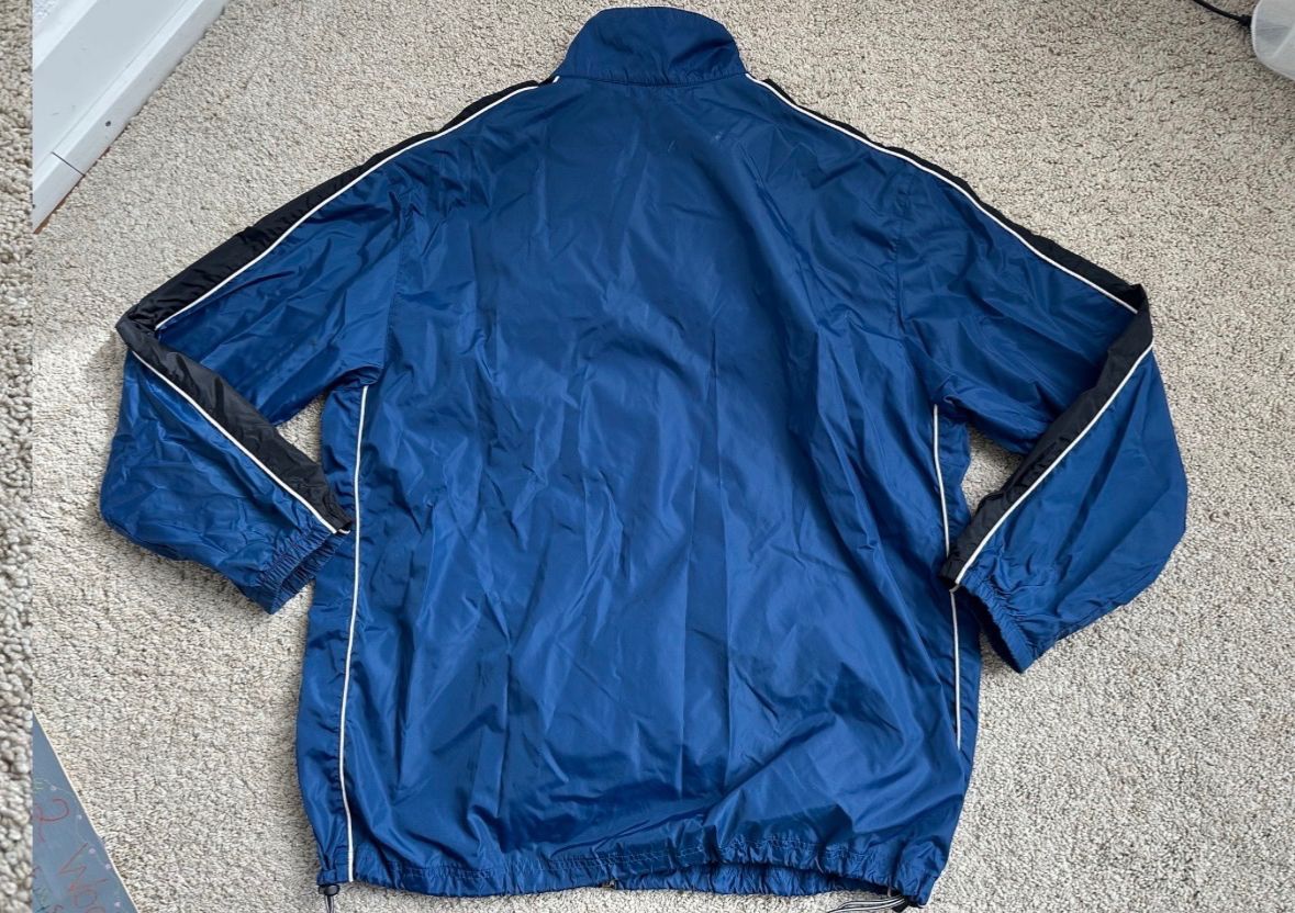 Nike Giacche: Nike Trainingsjacke/Windjacke, Grösse L – Usato da Basel venduto da olo..ir 3