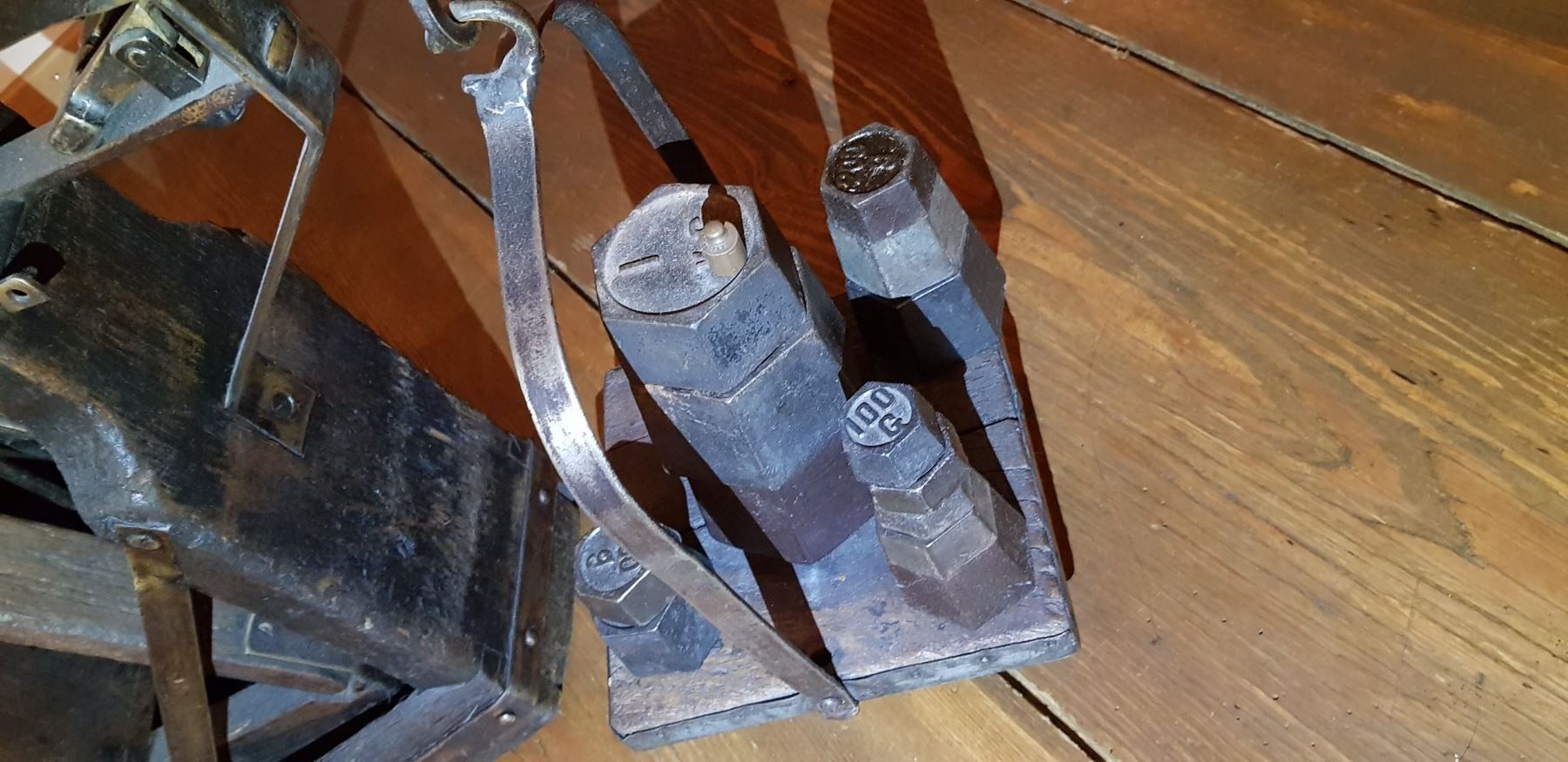 Bilance e pesi: Waage Antik mit Gewichtsteinen – Usato da Steg im Tösstal venduto da LARO14 4