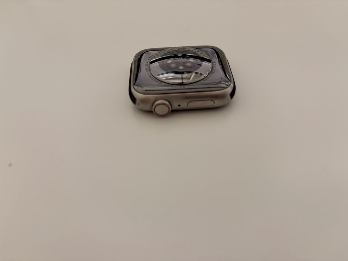 Apple Smartwatch: Apple Watch Edition Series 6 Titanium 44mm – Usato da Dürnten venduto da binop 7
