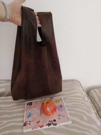 Trendige Handtasche aus Wildlederimitat, neuwertig!