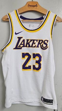 Maillot Nike NBA Lakers James 23 blanc taille L état bon