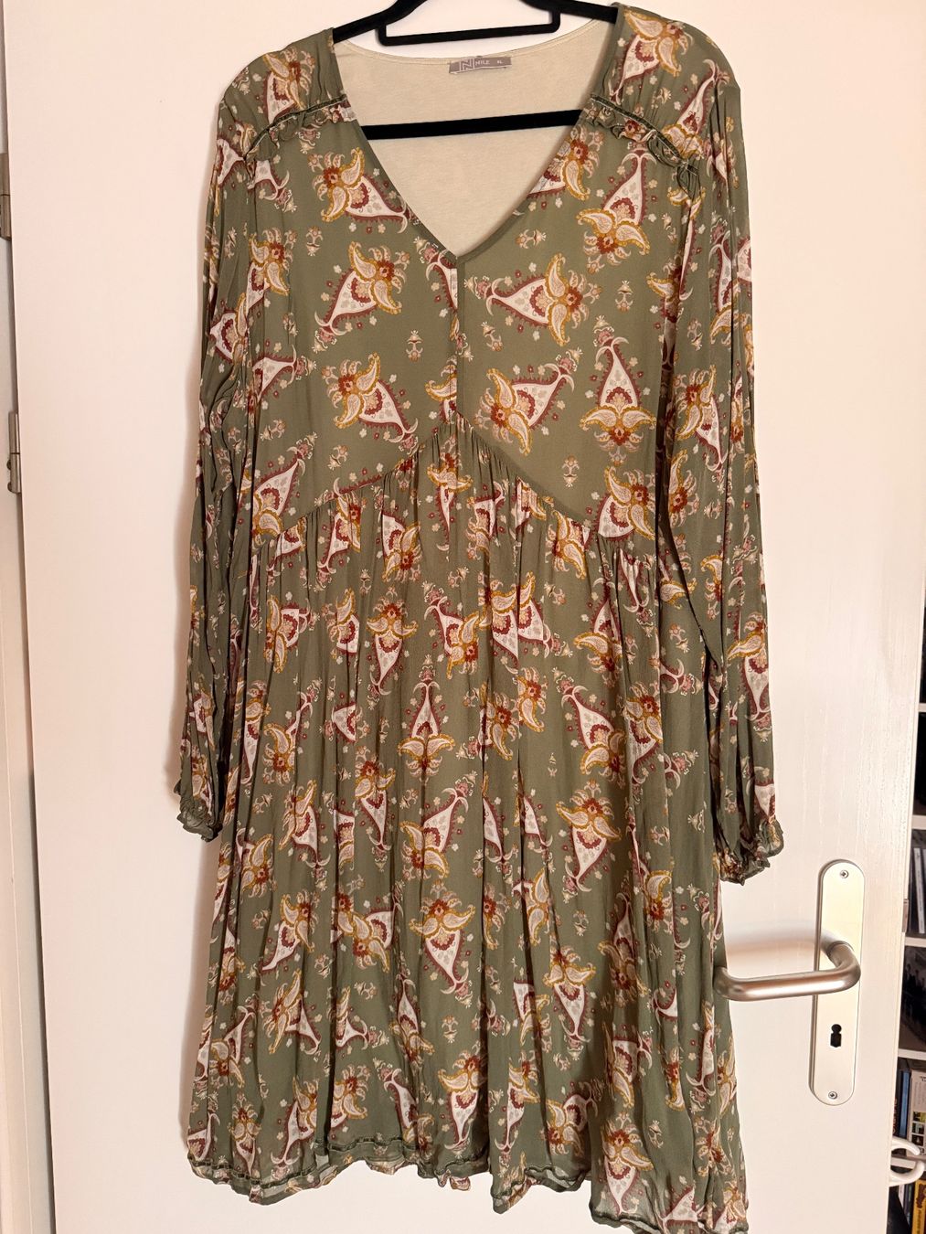 Nile Vestiti: Kleid von Nile – Usato da Mastrils venduto da Laura8sevilla
