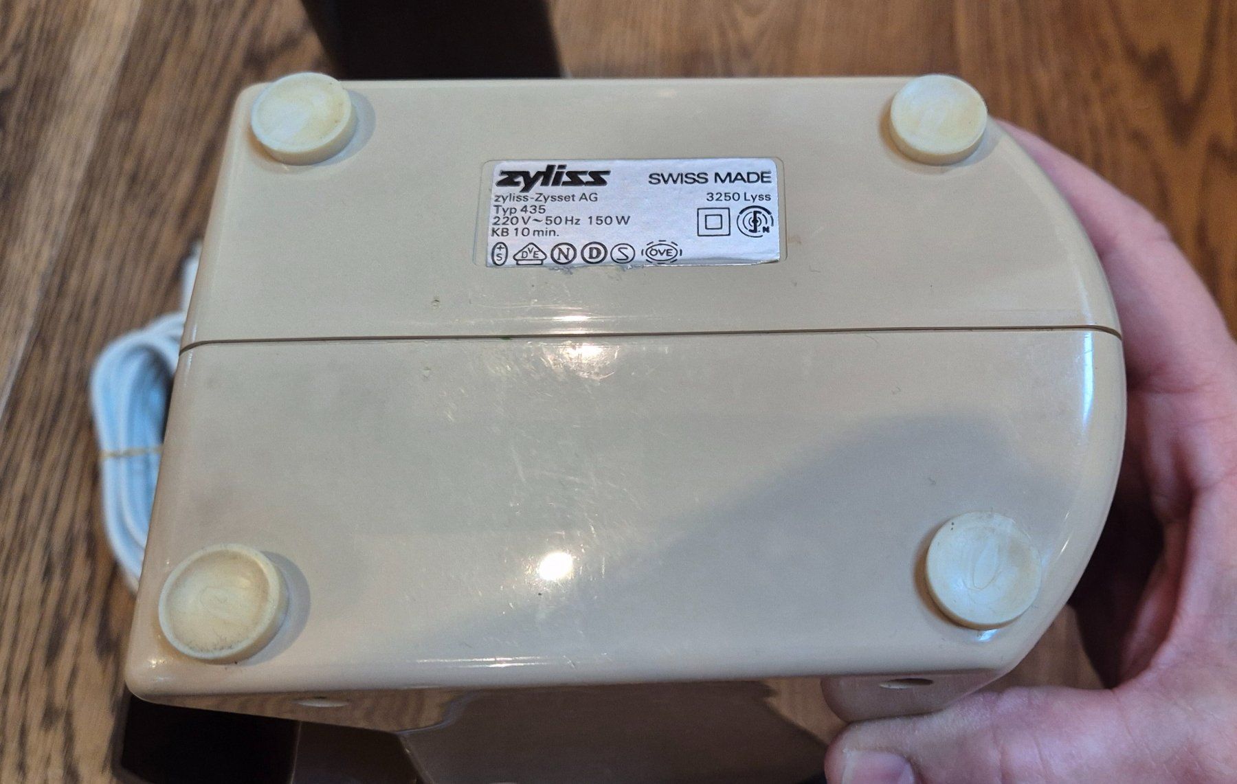 Zyliss Elettrodomestici da cucina: Zyliss Haushalt Raffel elektrisch mit 6 Raffel Scheiben – Usato da Neerach venduto da SilliS 6