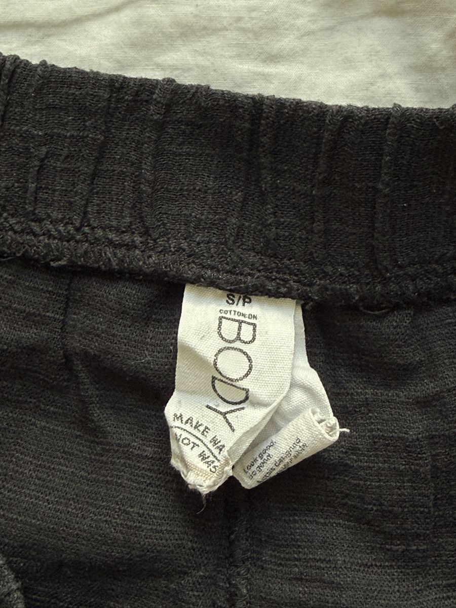 Pantaloni: Schwarze Sommerhose – Usato da Winterthur venduto da adi_sqz 2