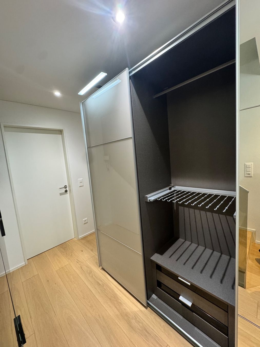 Armadi: Kleiderschrank 240x67x215 – Usato da Buttwil venduto da Polina_Belin 3