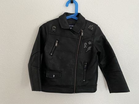 Veste imitation cuir noire KIABI taille 6 ans (114-119 cm)