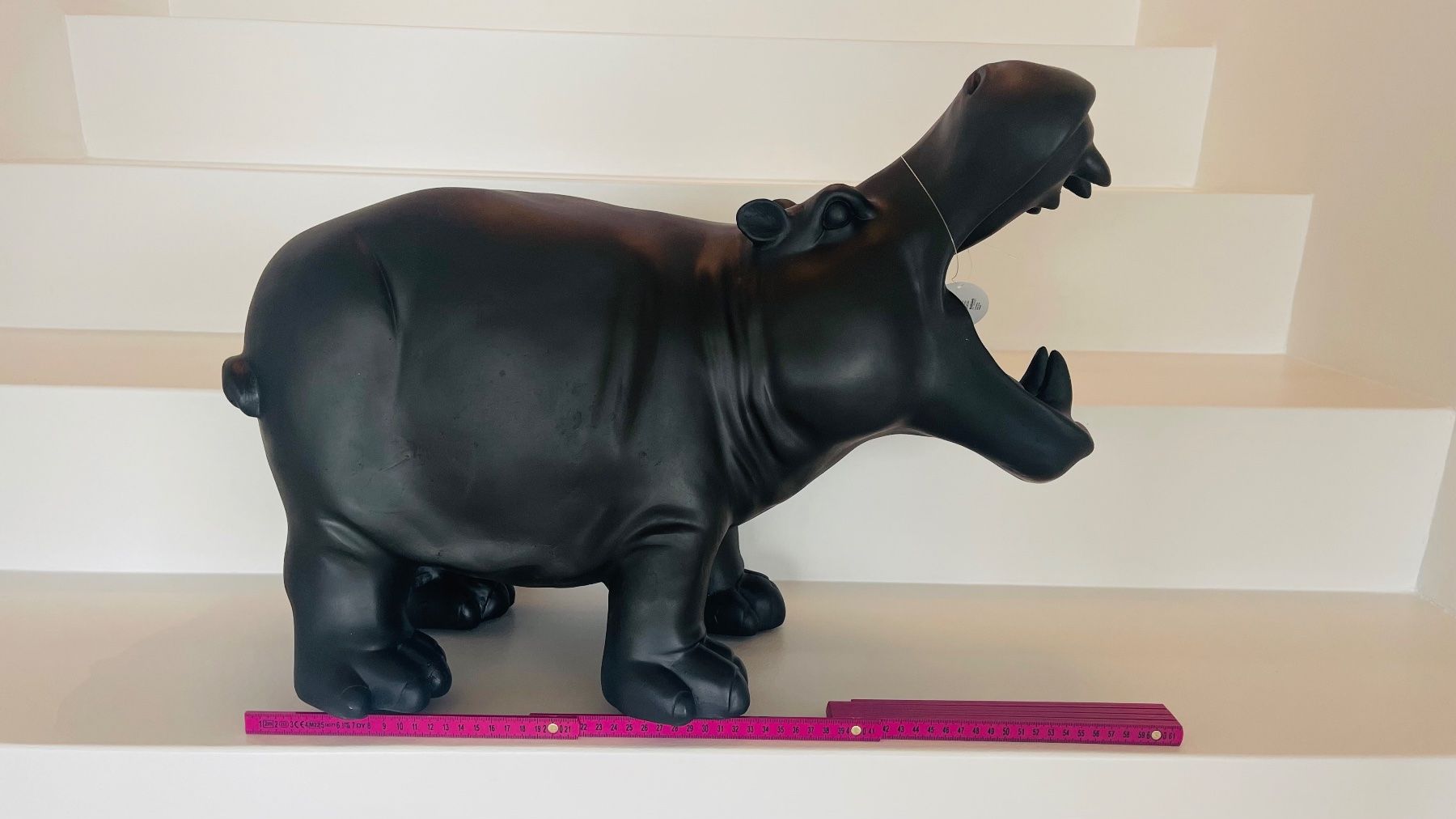 Statuette: Grosse Deko Figur Nilpferd Schwarz  Hippotamus – Nuovo (secondo la descrizione) da Oberbuchsiten venduto da aria783