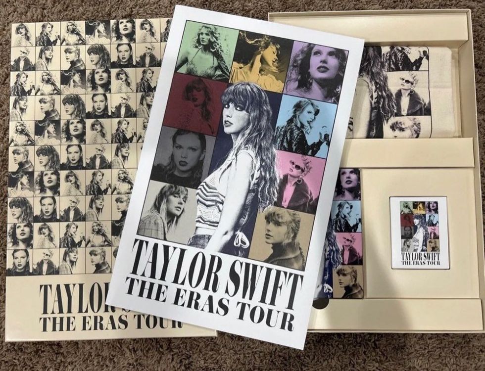 2 Taylor Swift The Era Tour VIP Merchandise Boxes | Kaufen auf Ricardo