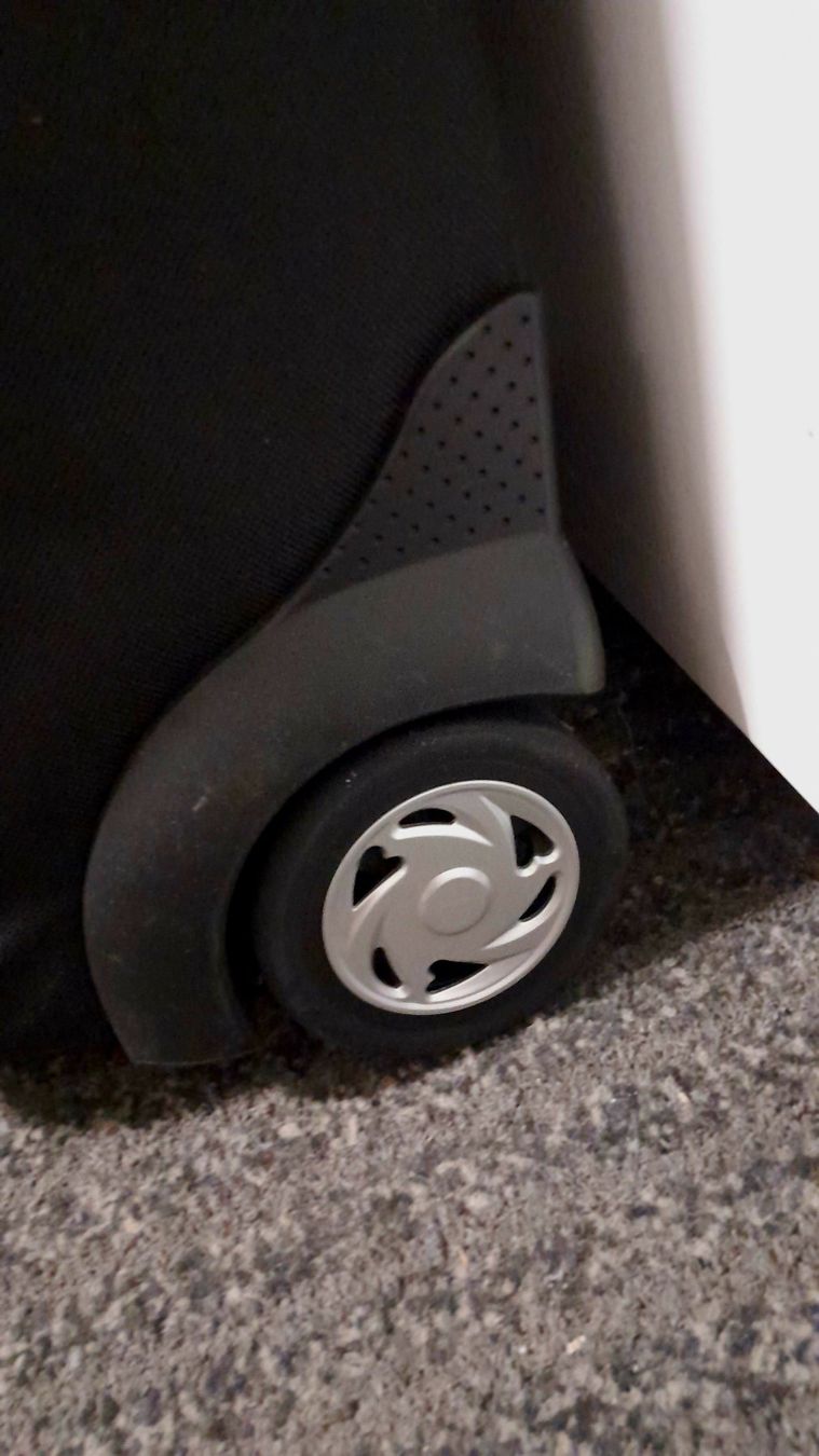 Adidas Reisekoffer: FIFA Adidas Reisekoffer, neu, schwarz – Neu und originalverpackt aus Schwerzenbach von Aura888 6