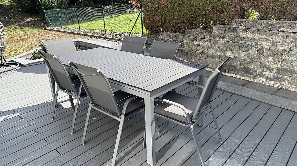 Set di tavolo e panche: Table de jardin avec chaises – Usato da Monthey venduto da angepunky