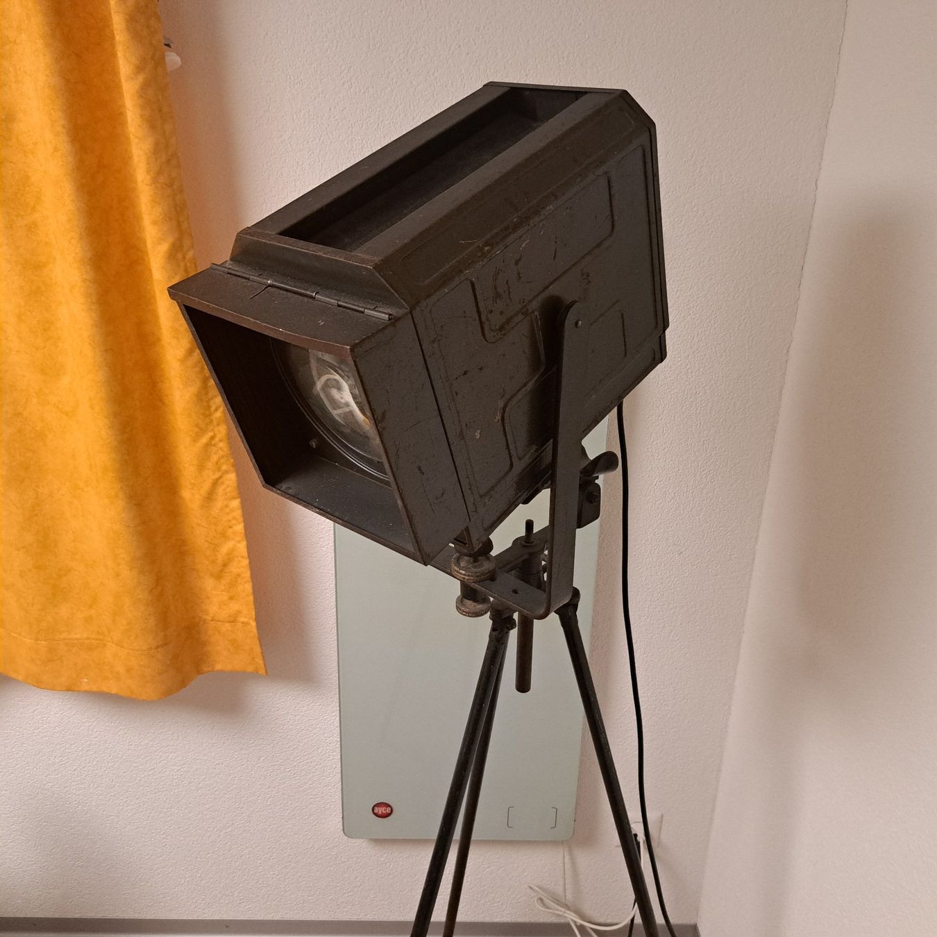 Lampade: Alter Scheinwerfer Theaterscheinwerfer Loft Industrie Lampe – Usato da Belp venduto da deal-now 1